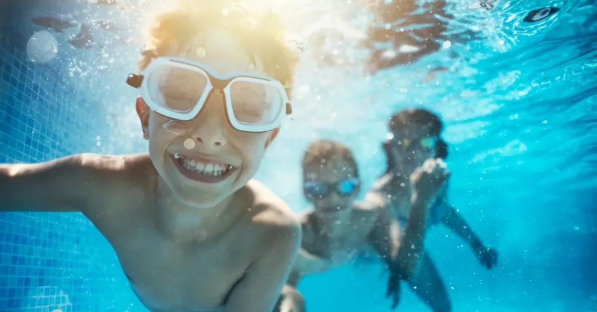 Wcr Kids Swimmming Underwater